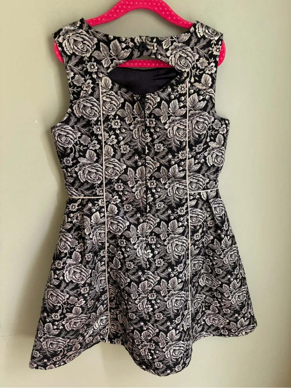 Children’s Place sleeveless dress in metallic gold/black brocade.size 8. Great!